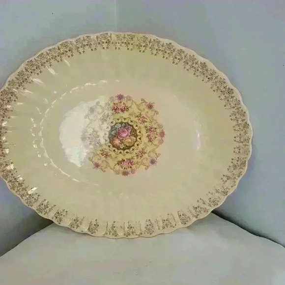 Sebring-Fluted Large Oval Platter - Picture 5 of 6